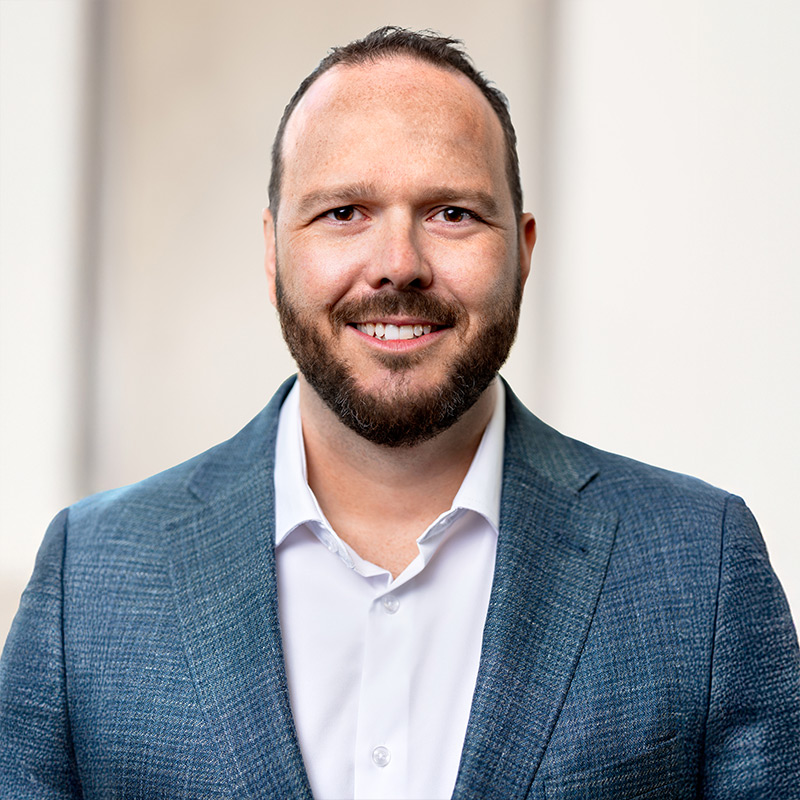 Jonathan Blais Directeur exécutif, Développement corporatif